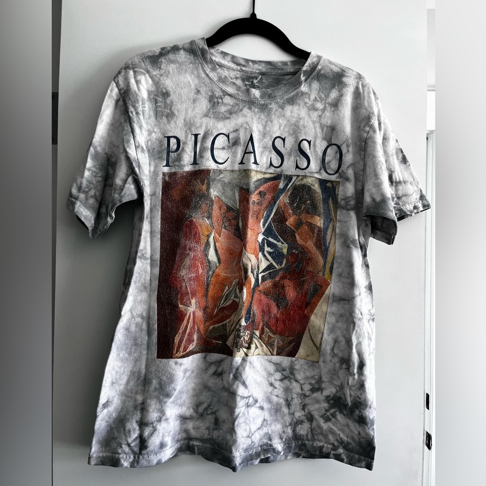 Grey Tie Dye “Picasso” Graphic Tee!